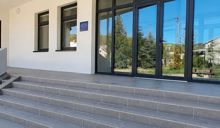 Aktuality / Zrekonštruovaný kultúrny dom a obecný úrad Rokytovce - foto
