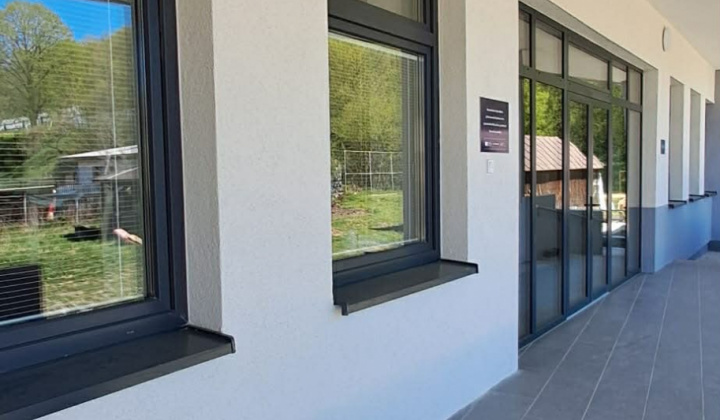 Aktuality / Zrekonštruovaný kultúrny dom a obecný úrad Rokytovce - foto