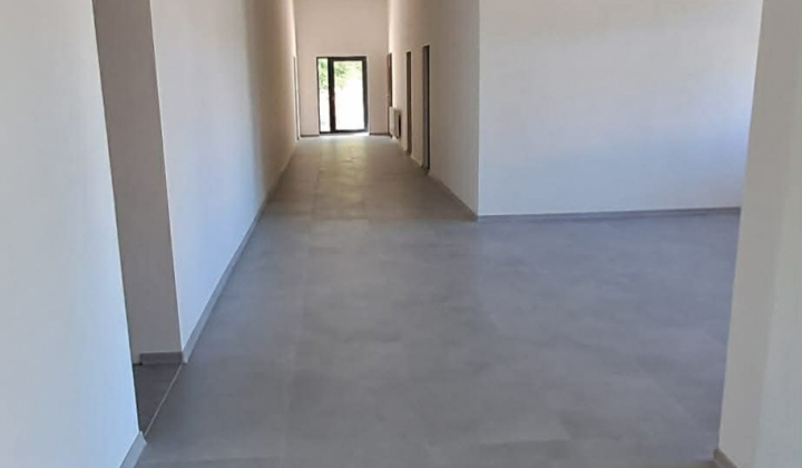 Aktuality / Zrekonštruovaný kultúrny dom a obecný úrad Rokytovce - foto