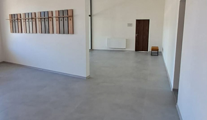 Aktuality / Zrekonštruovaný kultúrny dom a obecný úrad Rokytovce - foto