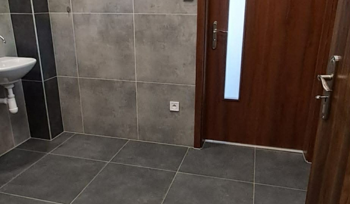 Aktuality / Zrekonštruovaný kultúrny dom a obecný úrad Rokytovce - foto
