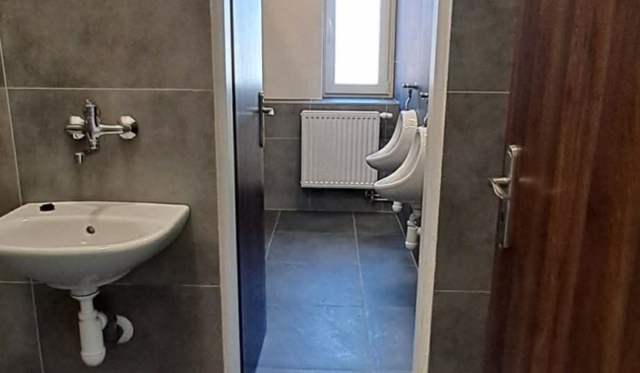 Aktuality / Zrekonštruovaný kultúrny dom a obecný úrad Rokytovce - foto